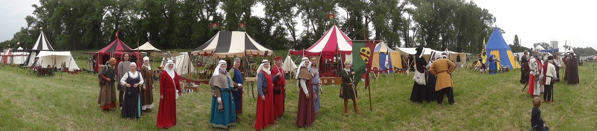 Aufstellung zum großen Umzug, der den Markt eröffnete.