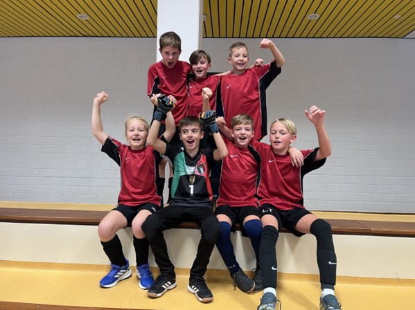 v.l oben: Emilio, Leo, Philipp v.l. unten: Emma, Theo, Robin, Luka