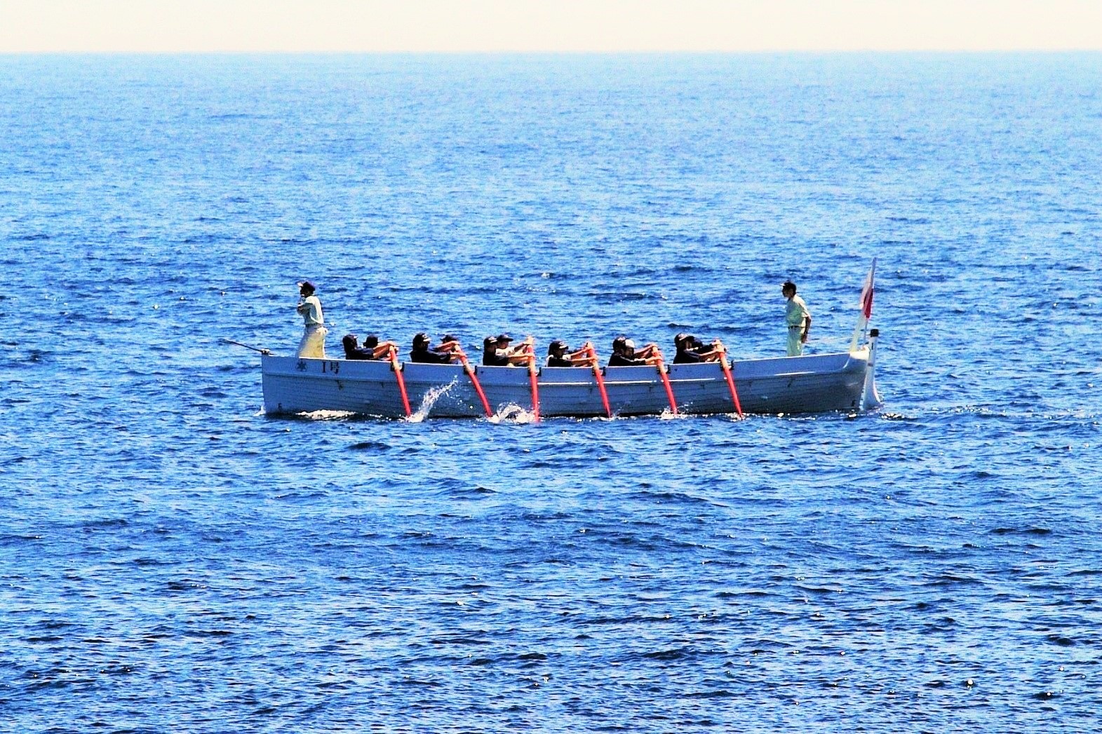 大海原にポツリ