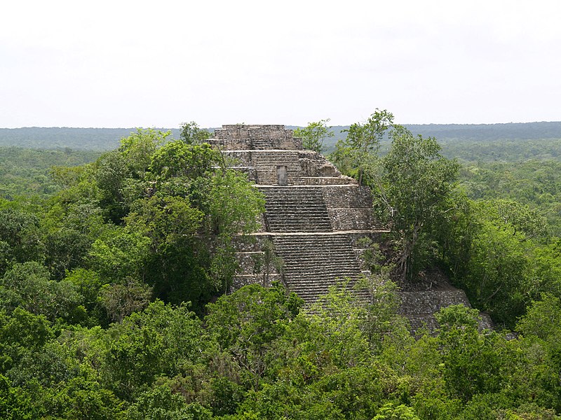 Anche gli antichi maya (le prime città maya si svilupparono tra il 750 a.C. e il 500 a.C. nell'America centrale), adoravano il sole. 