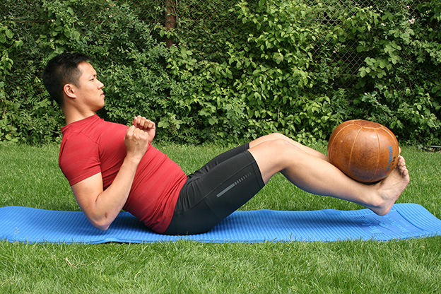 Dr. Matthias Marquardt, MARQUARDT RUNNING Athletik-Uebung: Schwebesitz mit Medizinball