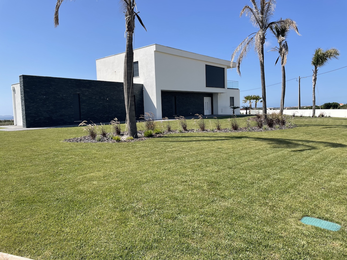 vente immobilier de luxe Portugal Lisbonne maison contemporaine face et vue mer