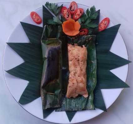 Pepes is a Balinese cooking method using banana leafs as food wrapping. The most common style is a variation of chicken or fish with fresh coconut. Grilled in the banana leafs, it provides a special aromatic appeal