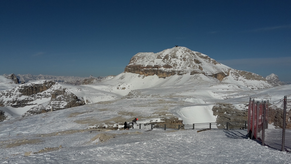 Piz Boe vom Pordoi - Joch, links vom Piz Boe beginnt das Mittagstal