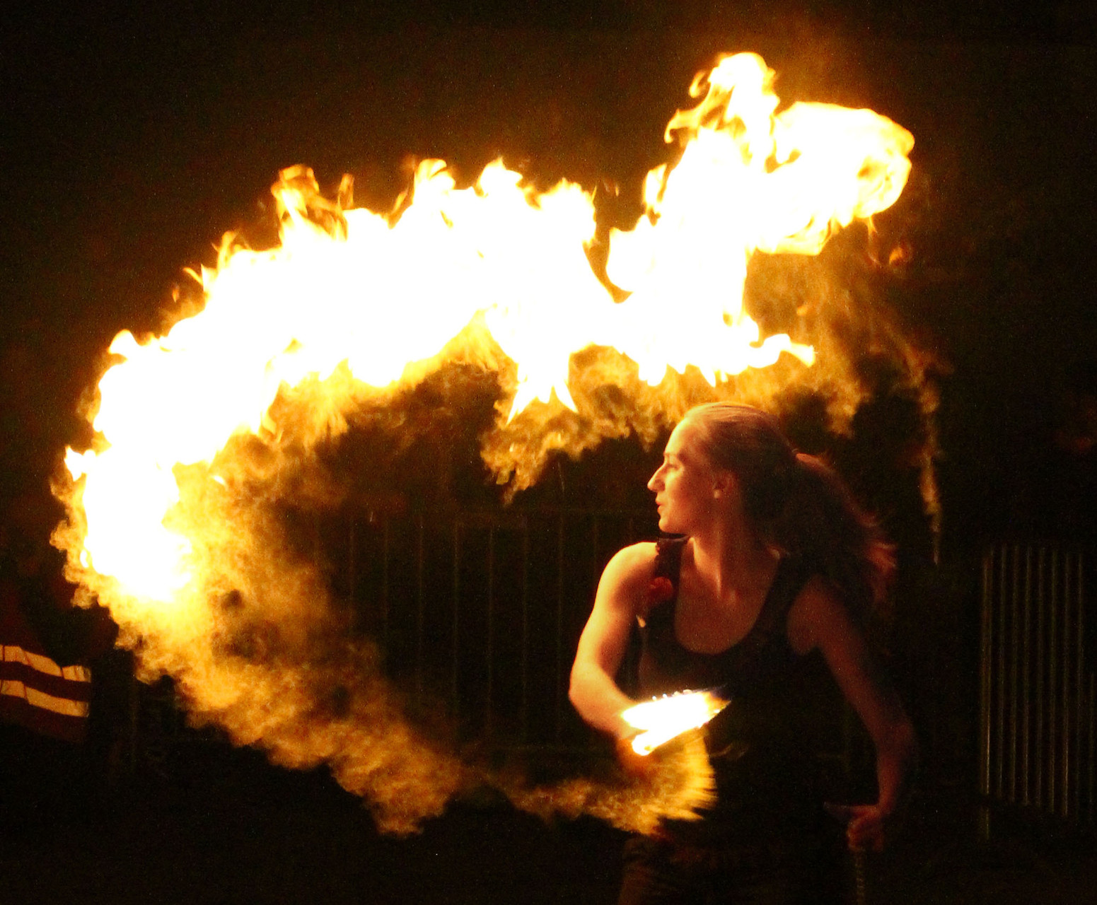 Feuershow mit Action,