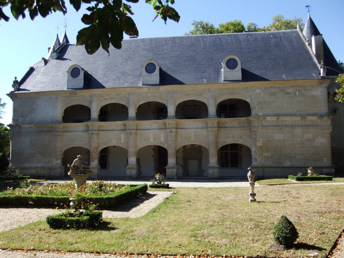 Château de Dampierre sur Boutonne