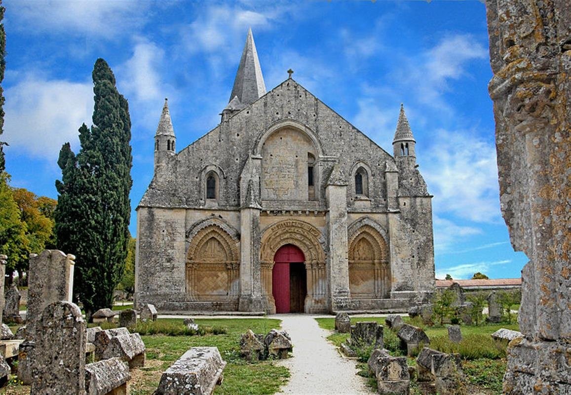 Église Saint Piere d'Aulnay