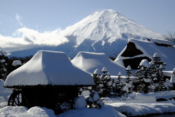 富士山麓の忍野村の画像