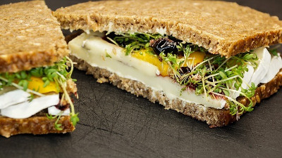 Rye sandwich ライ麦のサンドイッチをおつまみに
