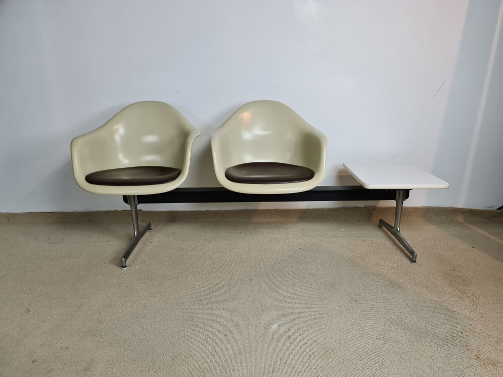 Charles et Ray Eames Banc édition Mobilier International vers 1970