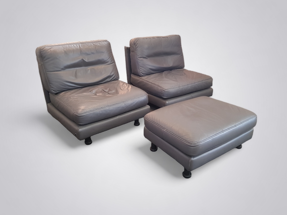 Ligne roset 2 fauteuils et ottoman en cuir gris vers 1980 