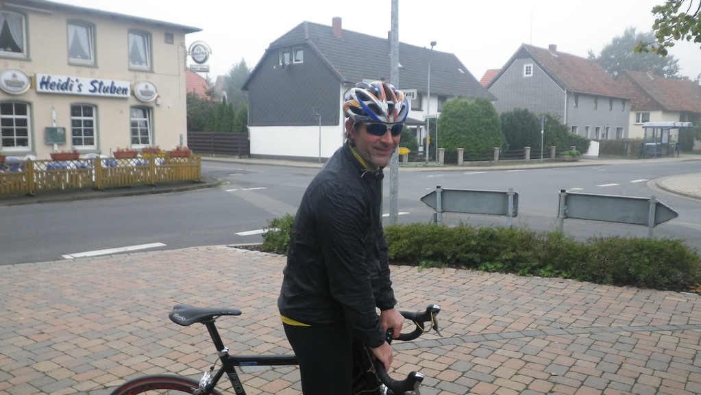Morgens halb zehn in Deutschland, irgendwo im dichten Nebel Niedersachsens lauert dieser Unhold und will uns zu Höchstleistung trimmen..