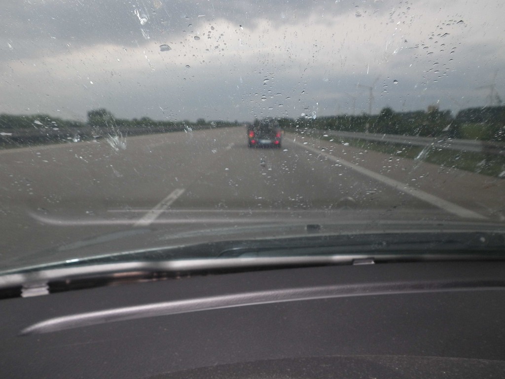 geht nach 3,5 stündiger Autofahrt und Gewitterschauern zu Ende.Regen(eration) ist angesagt.Gut Nacht!!!