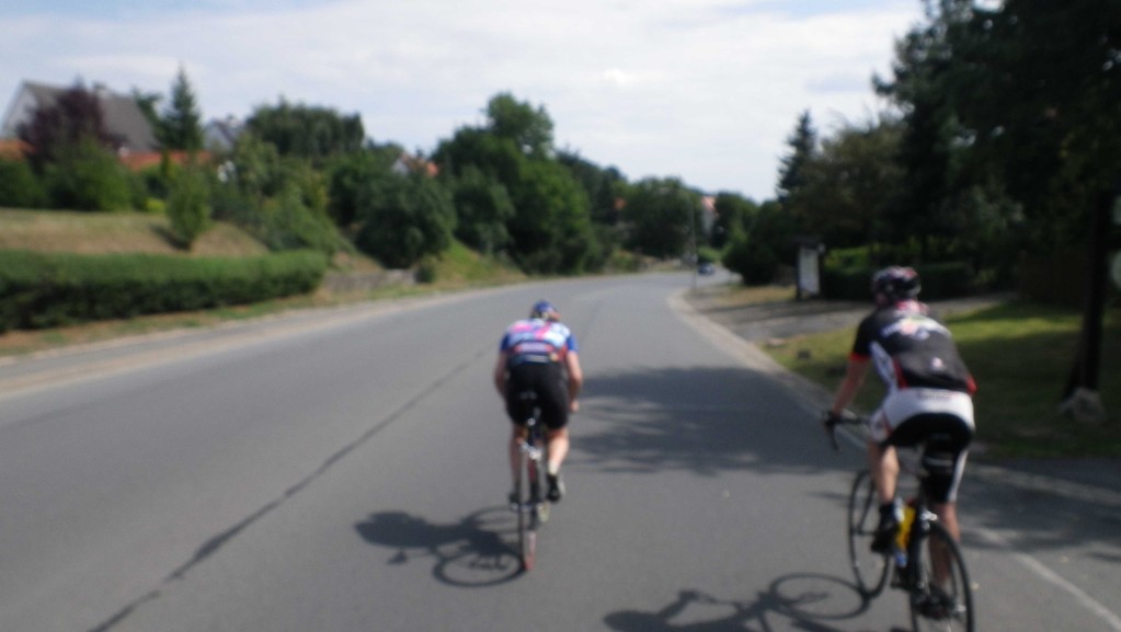 Nach rasantem Schnitt von 29,8 und 85 km war die Dusche bei fast 30° eher kalt.Bis Sonntag.Cheffe