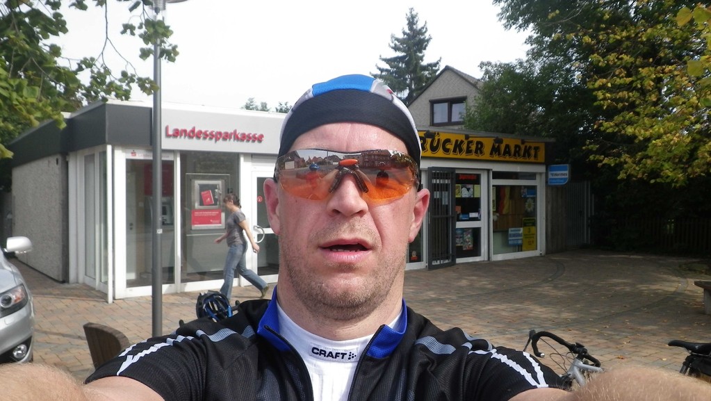 ...ok...hier dauerts noch etwas. Schönen Wochenstart für alle...