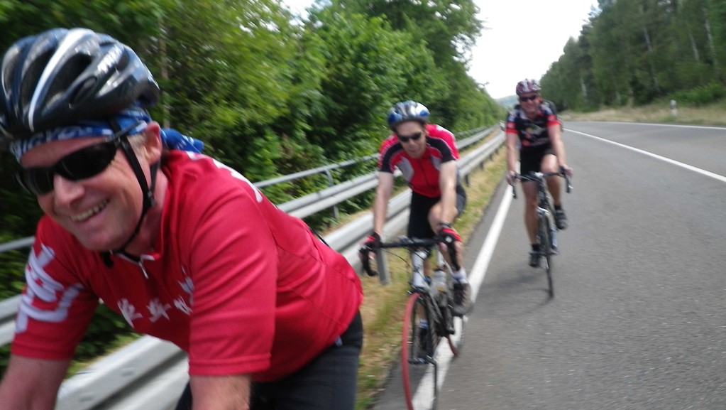 nach etwas suchen,den Abzweig ins Spiegeltal. 2km in Serpentienen...mit min.