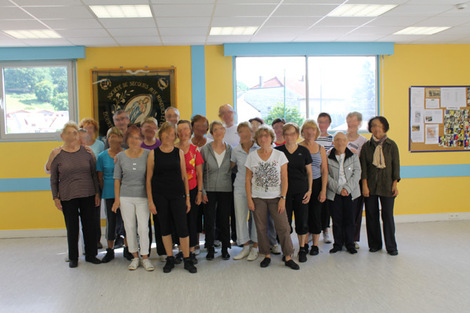 groupe de gym en salle