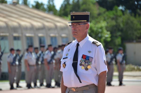 Le colonel BERTOGLI, chef de corps du 25e RGA