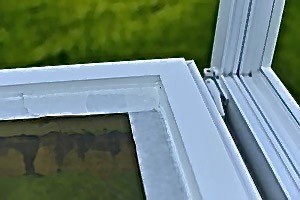 1. Lackierung des Kunststoff-Fenster's mit Bergotec Kunststoff-Fenster-Lack 