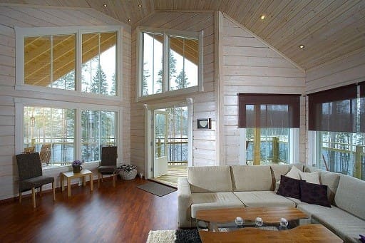 Wohnzimmer im Blockhaus - Moderne langlebige Holzhäuser aus Finnland - Blockhaus bauen - Deutschland - Niedrigenergiehaus - Ökohaus - Energiesparhaus  - Planungsbüro - Zimmerei - Ökologisch Bauen - Architektenhäuser  