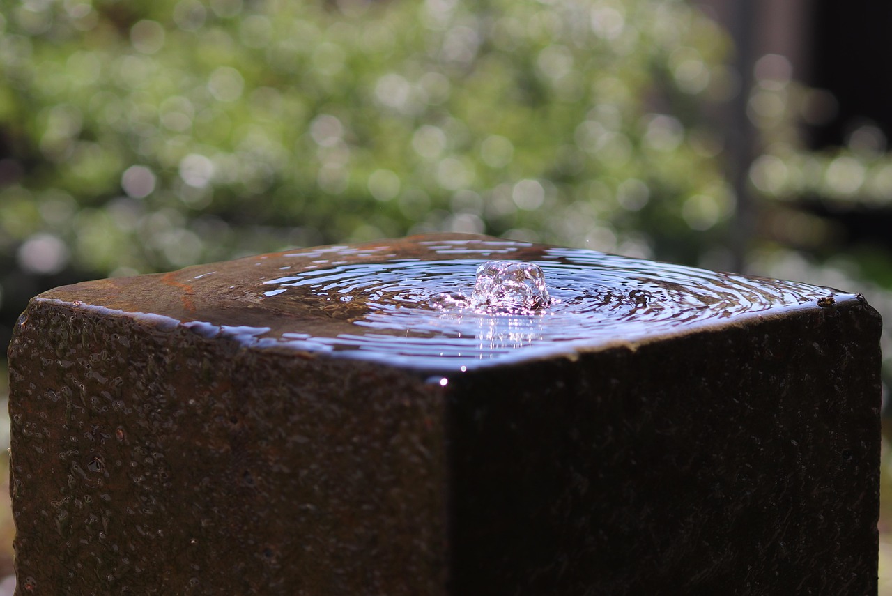 Wasserspiele im Garten: Beruhigendes Plätschern für die perfekte Auszeit