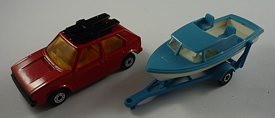 TP-05 MB07C VW Golf rot & MB09A Boat und Trailer blau/weiß