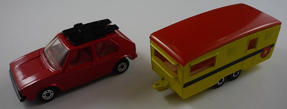 TP-04 MB07 roter VW Golf & 57B gelber Eccles Caravan mit Streifen Label