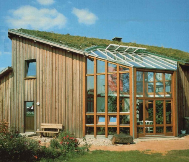 EFH in Holzskelettbauweise einschl. großzügig angelegtem  Wintergarten, teils Wärmerückgewinnung, mehrsch. Wandaufbau mit  Deckelschalung.