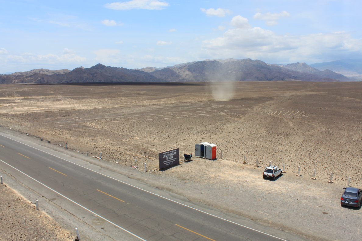 Nazca Linien und ein kleiner Sandtornado