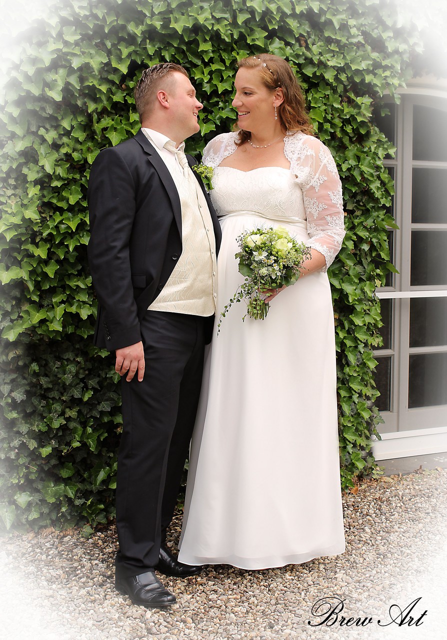 #lustige_Hochzeitsfotos_schwangerschaft_Babybauch