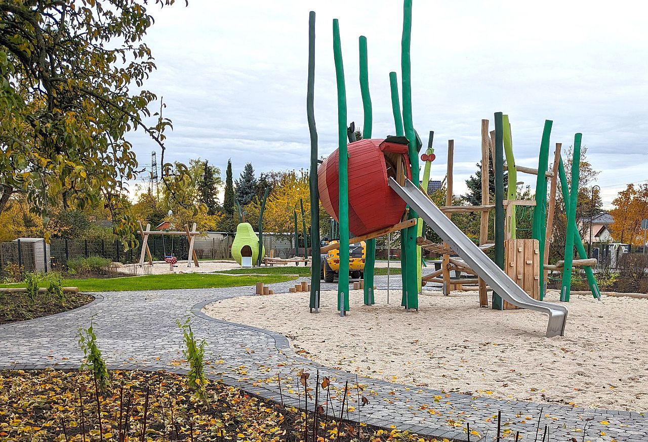 „Obstsalat“-Spielplatz in Friedrichsfelde Ost eröffnet
