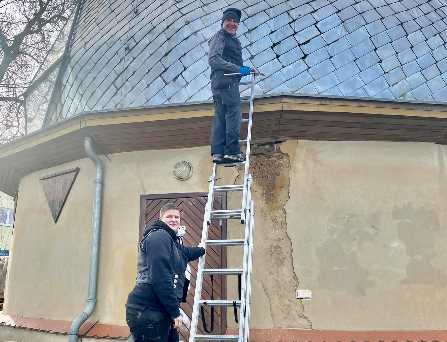 Die Dachrinne ist wieder dicht: schnelle Hilfe für das Alpha II