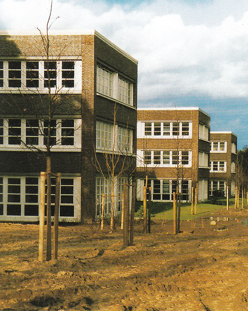 Kopfbauten an der Stadtgrenze, 1998