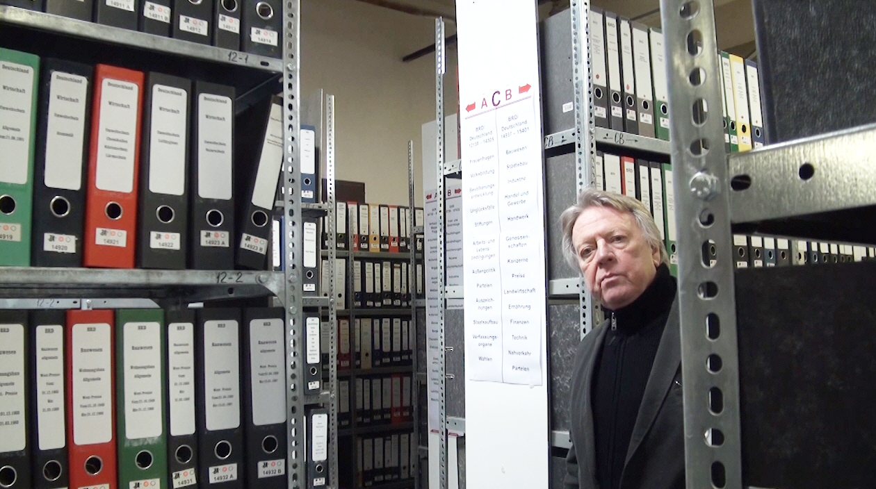 Zeitgeschichtliches Archiv vor dem Aus: Noch einmal in alten Zeitungen stöbern
