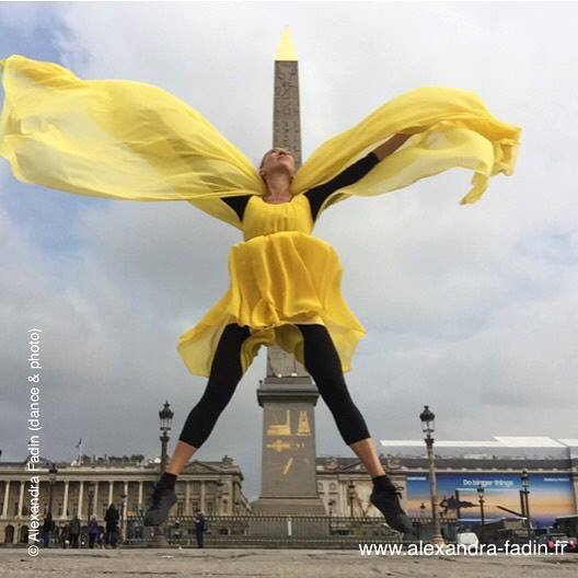 Danser le Printemps en jaune