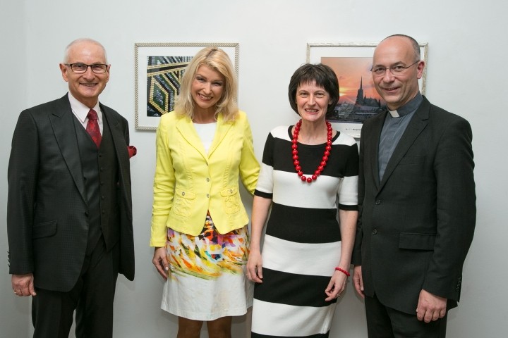 Gerald Grüssl, Elisabeth Vogel, Stefanie Grüssl, Dompfarrer Toni Faber
