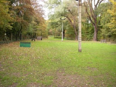 unser kleiner Ausbildungsplatz wird für die Kurse, als Ausweichplatz sowie im Sommer zum Parken genutzt