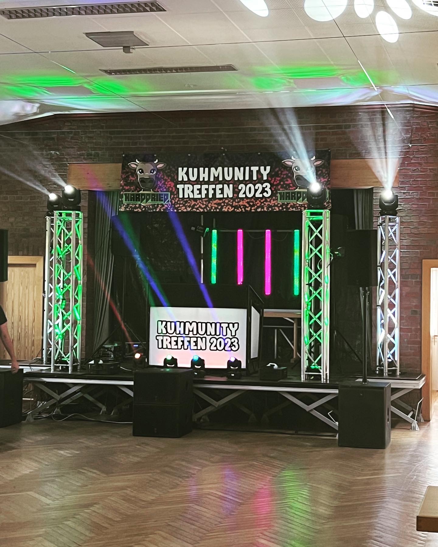 Kuhmunity/Twitch Stream 2023
