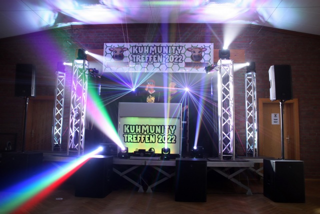 Kuhmunity/Twitch Stream 2022