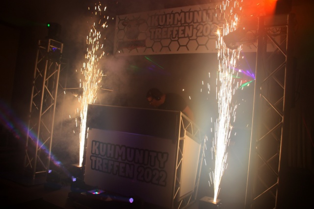 Kuhmunity/Twitch Stream 2022