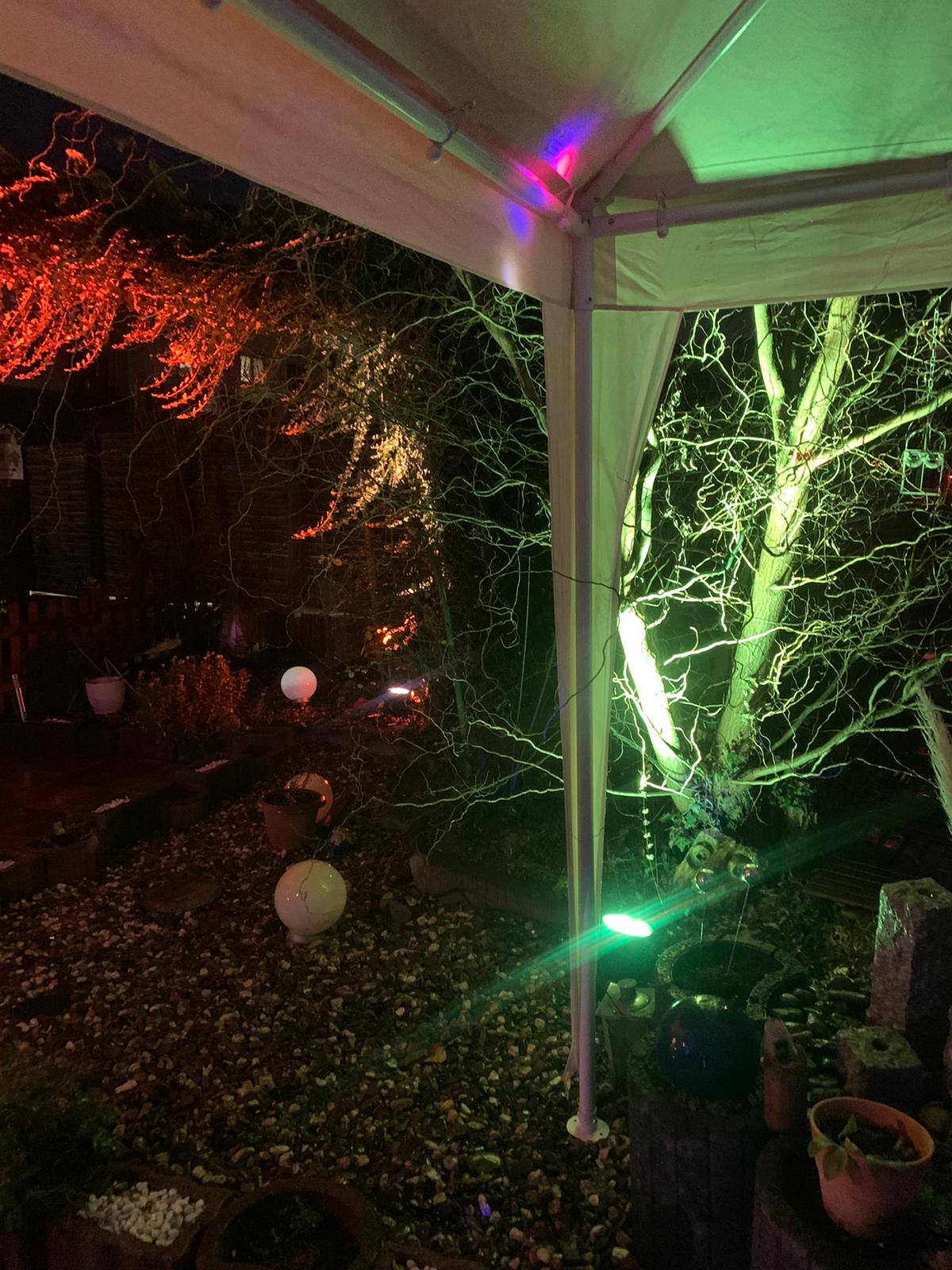 Ambientebeleuchtung für eine Gartenparty