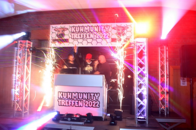 Kuhmunity/Twitch Stream 2022