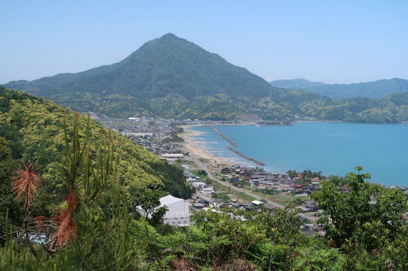 愛宕宮曲輪から青葉山を望む