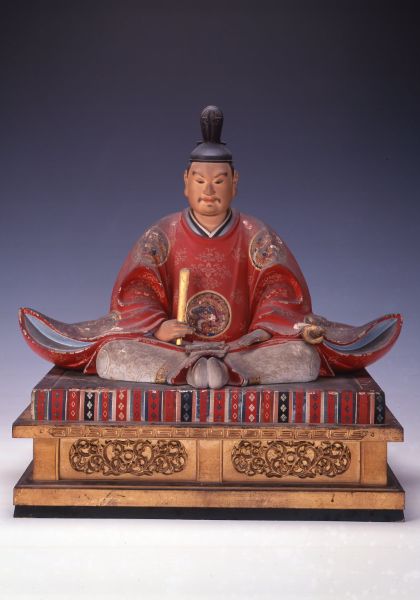 逸見昌経坐像