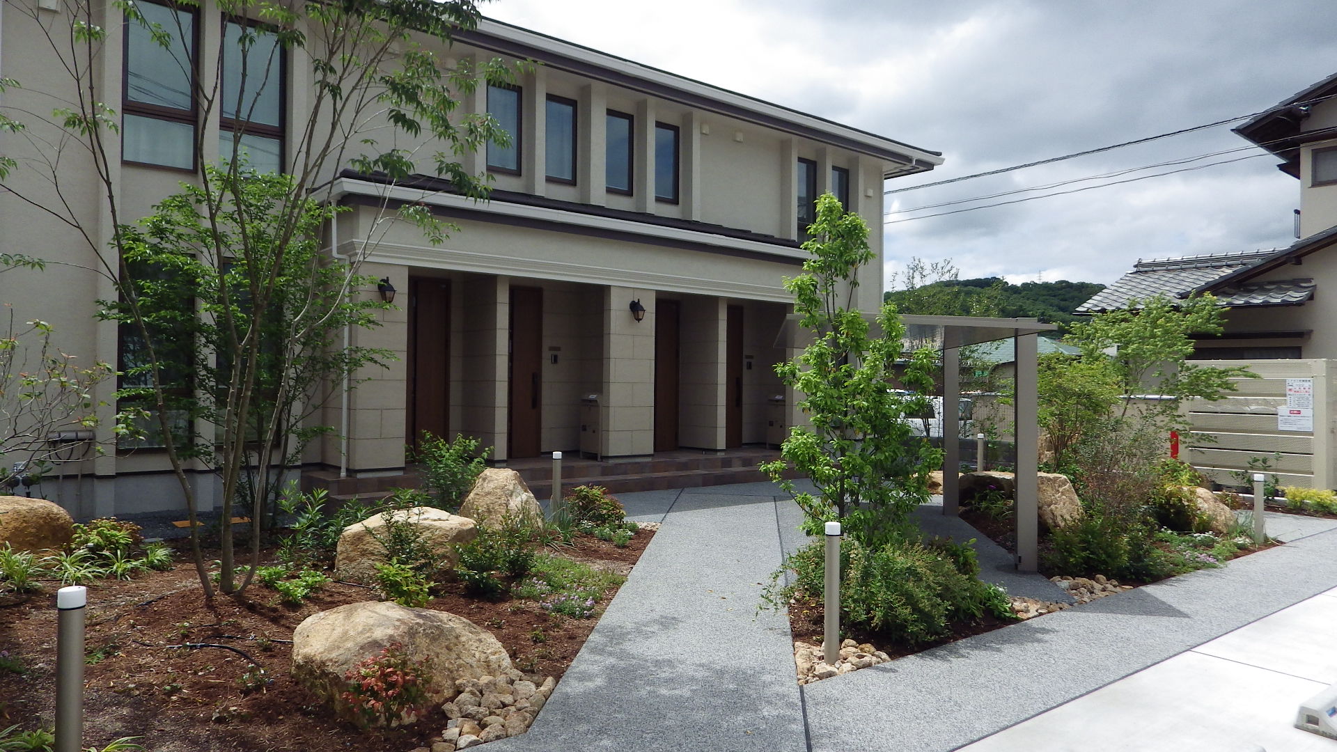 外構 　エクステリア　庭　集合住宅　三井ホーム　自然石　洗出し　植栽　岡山市