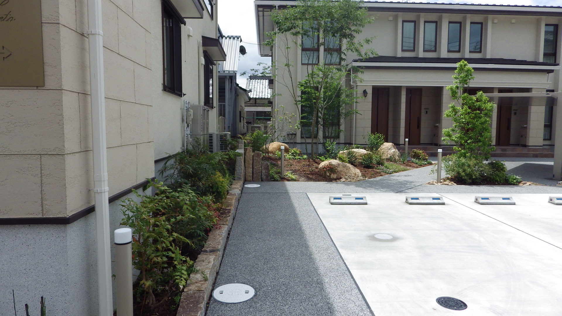 外構 　エクステリア　庭　集合住宅　三井ホーム　自然石　洗出し　植栽　岡山市