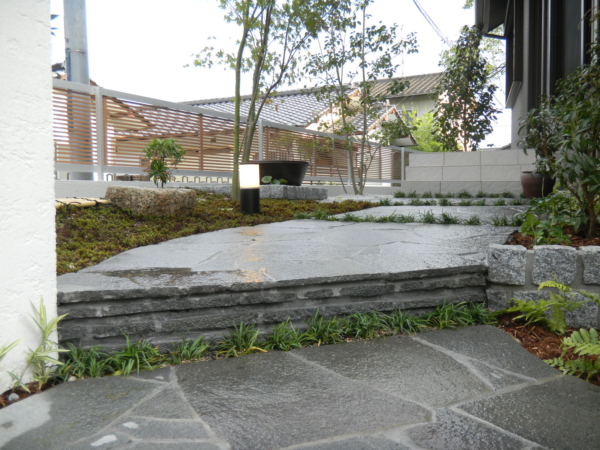 外構　エクステリア　和風庭　ブロック塀　フェンス　石張り　照明　岡山市