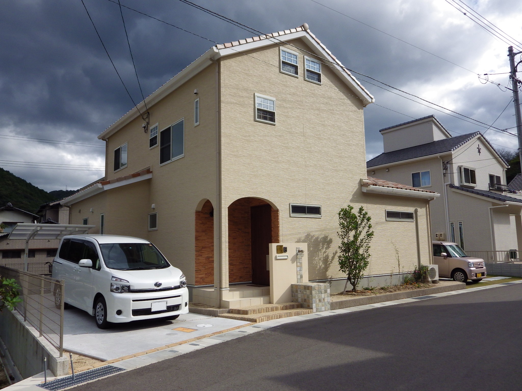 外構　エクステリア　庭　ブロック塀　石張り　岡山市