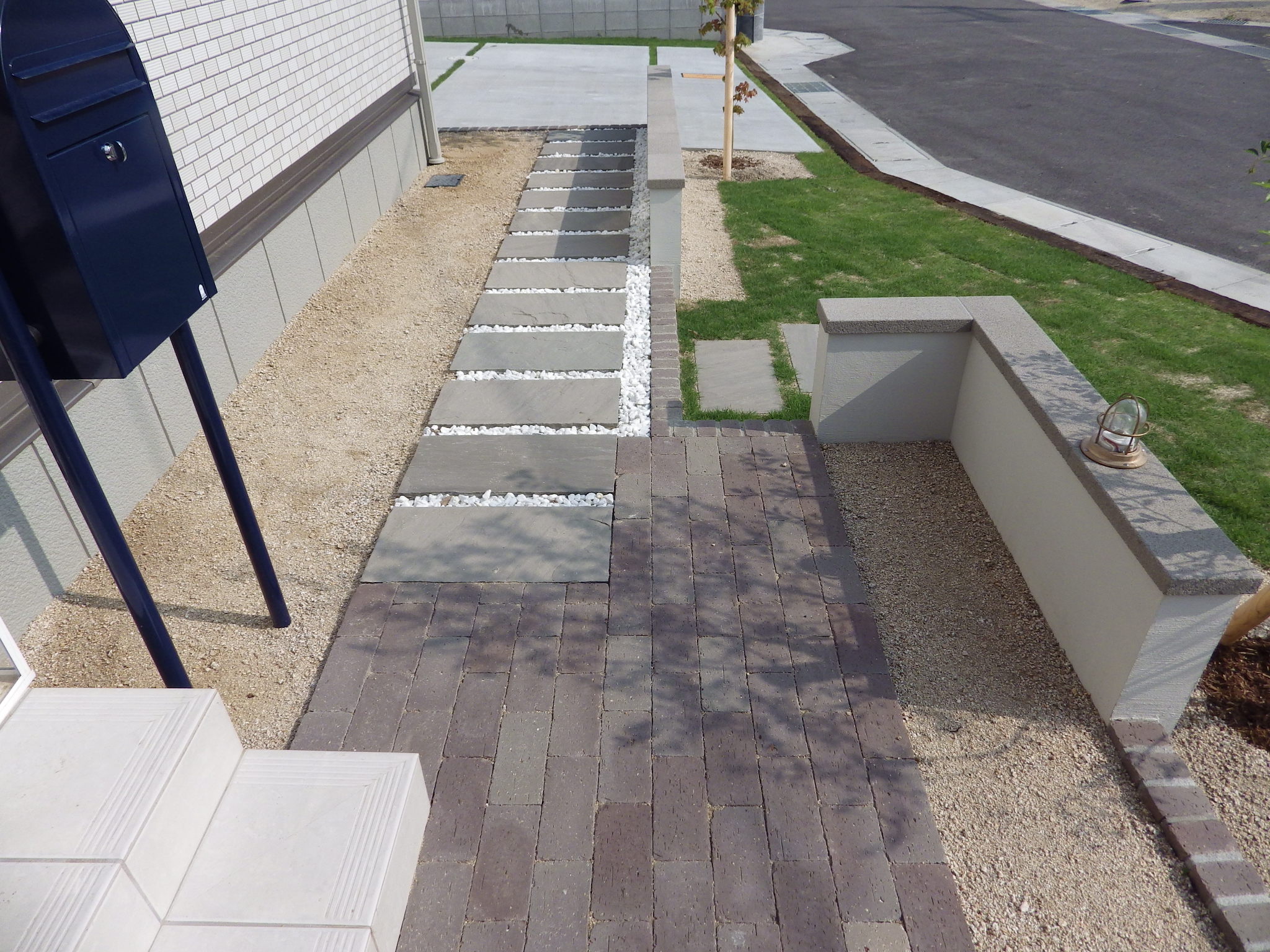 外構　エクステリア　庭　ブロック塀　石張り　インターロッキング　岡山市