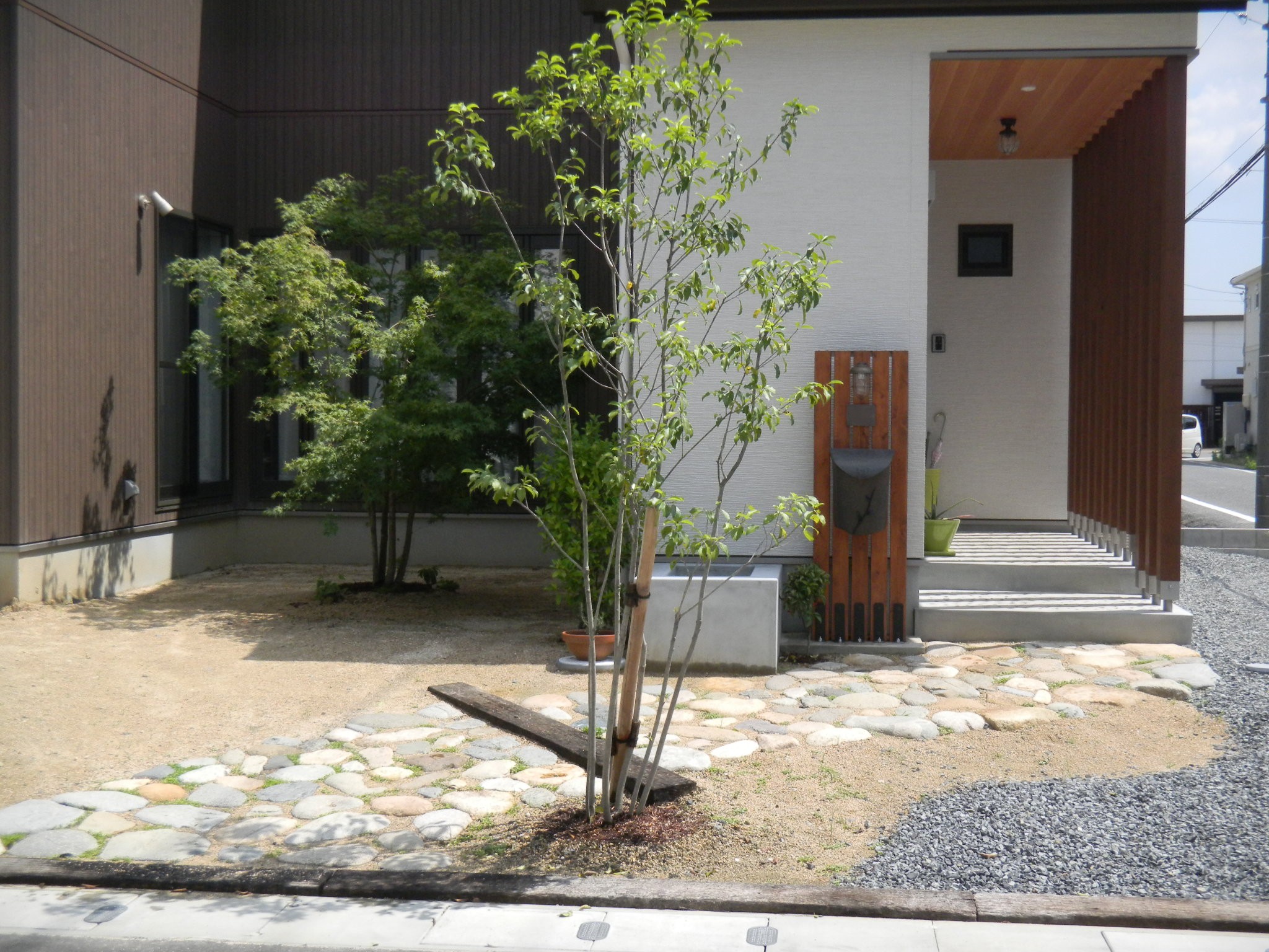 外構　エクステリア　和風庭　石張り　枕木　岡山市